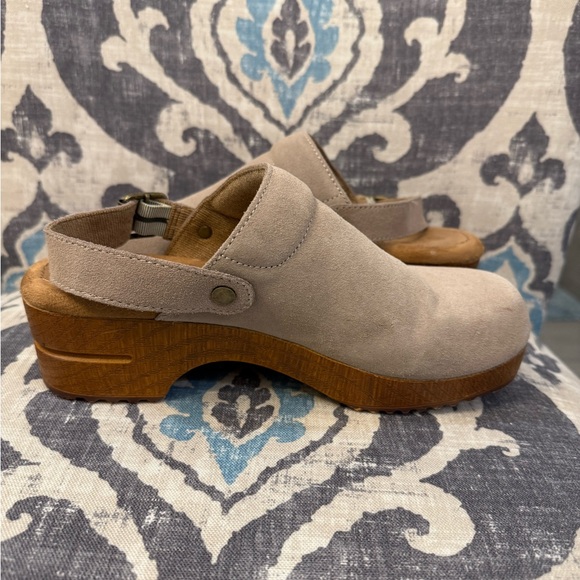 White Mountain Suede Clogs Women’s 8 - Picture 4 of 7